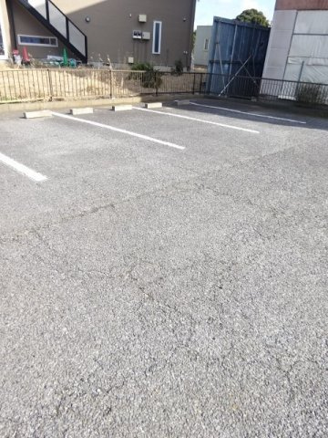 エルディム岡田の駐車場|駐車場完備です