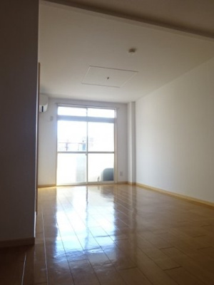 【居間・リビング】 | エルディム岡田 | おしゃれなリビングです