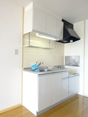 【キッチン】 | エルディム岡田 | コンパクトなキッチンで掃除もラクラク