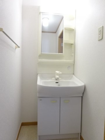 グレース　クレストⅠの洗面所|広い洗面スペース