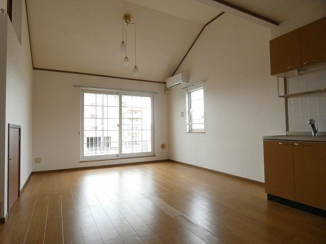 【居間・リビング】 | コンフォルターブルⅠ | こちらのリビングで趣味の時間をお楽しみください