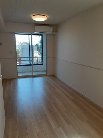 アンソレイユ壱番館　Ⅱの居間・リビング|ゆったり過ごせるリビングです