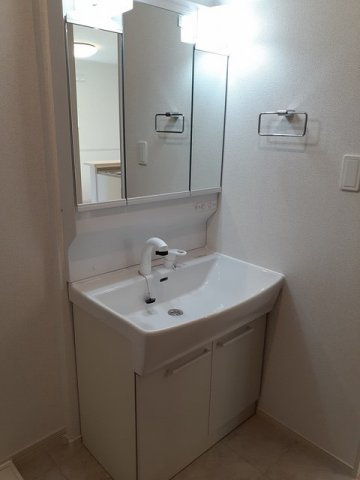 アンソレイユ壱番館　Ⅱの洗面所|スペースが確保できる洗面所です