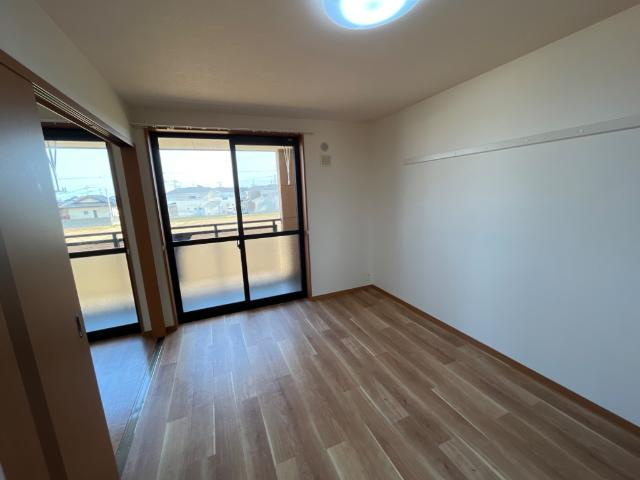 【内装】 | ルミナス・ビアン | 南側洋室