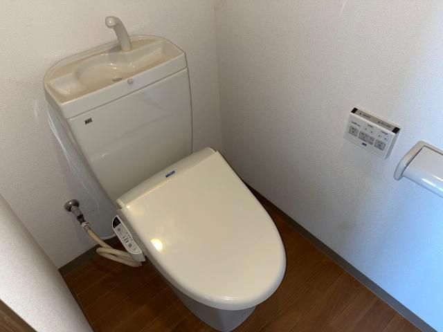 ＳＫＹ　ＬＡＲＫのトイレ|シャワー付トイレ