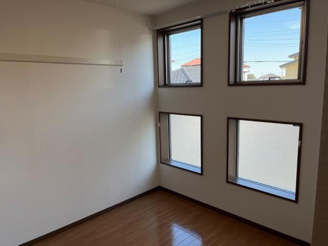 ＳＫＹ　ＬＡＲＫの内装|南側洋室