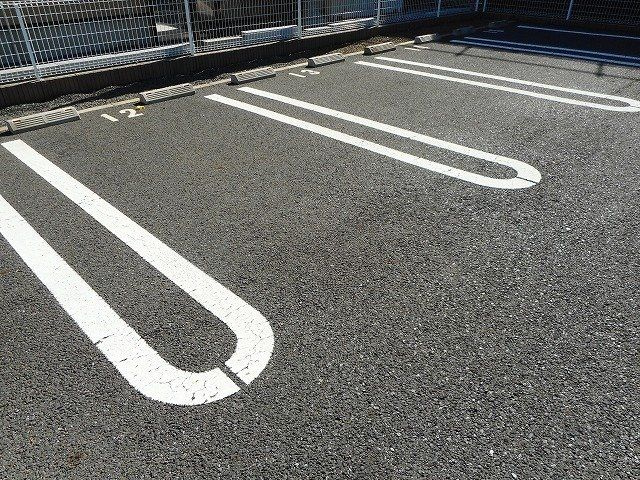 ミッド　ヴィラⅡの駐車場|カースペースがあります