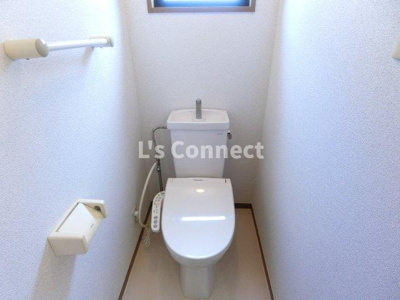 【トイレ】 | スプリングガーデンＢ | 温水洗浄便座付きのトイレ。