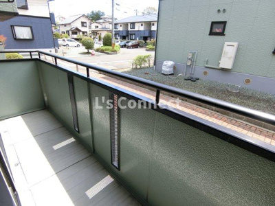 【バルコニー】 | スプリングガーデンＢ | 晴れた日には洗濯物もたくさん干せます。