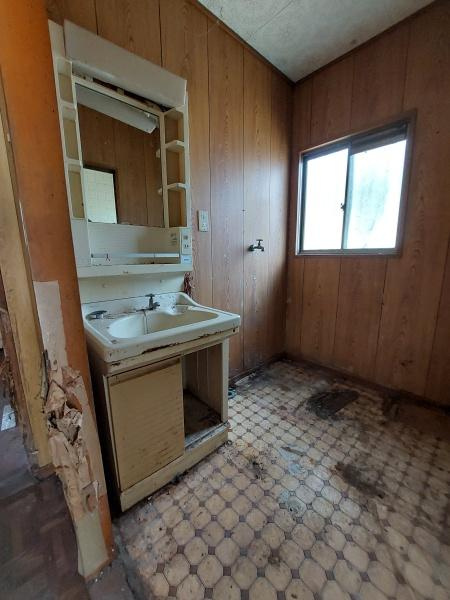 紀の川市杉原　中古戸建の独立洗面台