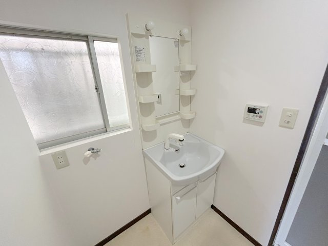 俵口町戸建ての洗面所