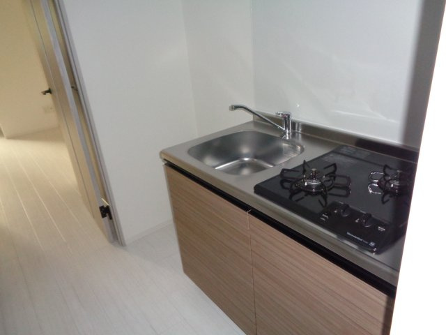 レーヴメゾン尼崎昭和通のキッチン|コンパクトなキッチンで掃除もラクラク