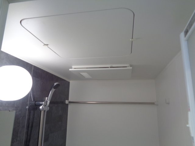 レーヴメゾン尼崎昭和通の浴室|浴室乾燥機も設置されています