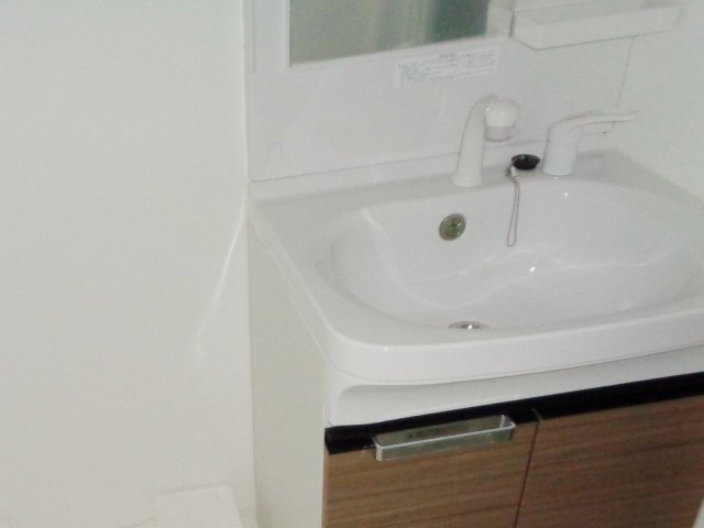 レーヴメゾン尼崎昭和通の洗面所|スペースが確保できる洗面所です