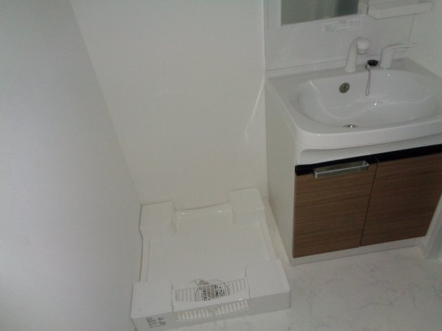 レーヴメゾン尼崎昭和通の洗面所|洗濯機置場です