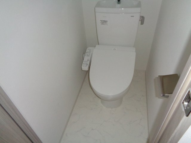 レーヴメゾン尼崎昭和通のトイレ|ゆったりとした空間のトイレです