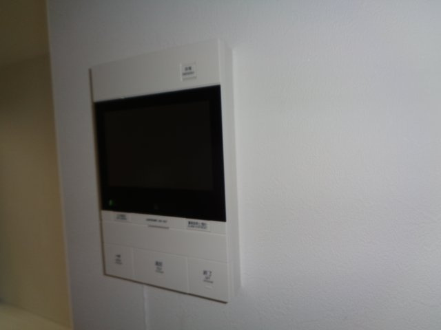 レーヴメゾン尼崎昭和通のセキュリティ|モニター付きインターホンがあるので急な来客でも安心です