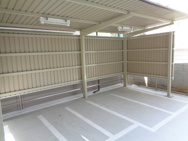 レーヴメゾン尼崎昭和通のその他共用部分|バイク置場です