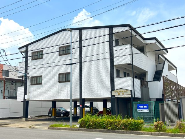 グランドヒルズ酒井の外観