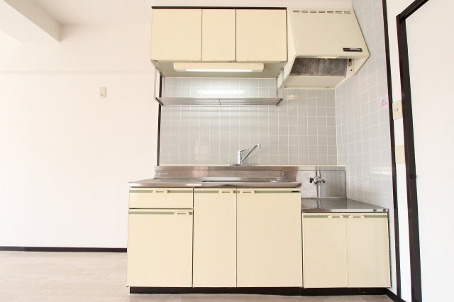 ポートシティ高木のキッチン|※別部屋のお写真で、現況優先と致します。