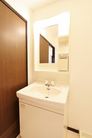 ポートシティ高木の洗面所|※別部屋のお写真で、現況優先と致します。