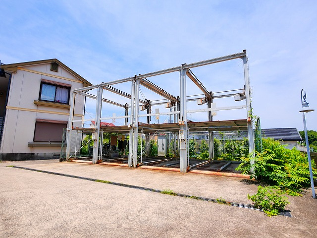 高瀬ハイツ1号館の駐車場