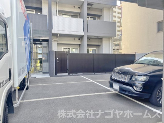 【駐車場】