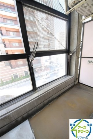 ウエストクイ－ンズのバルコニー|※類似部屋