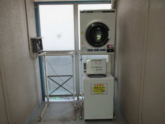 サニーパレス平磯のその他共用部分|1階にあるコインランドリーです
