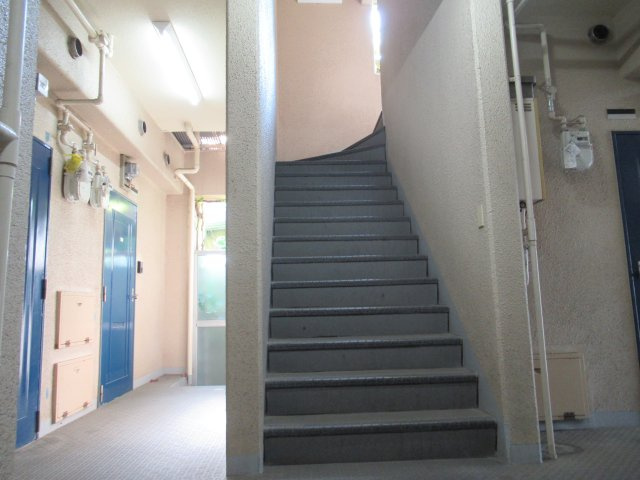 サニーパレス平磯のその他共用部分|共用階段です