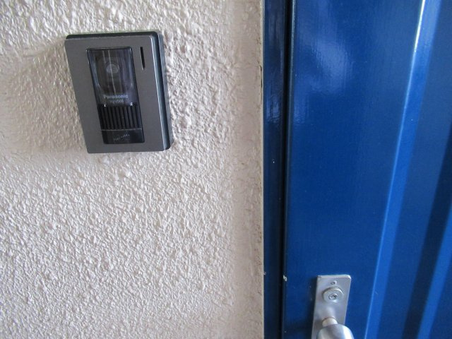 サニーパレス平磯のセキュリティ|モニター付きインターホンがあるので急な来客でも安心です