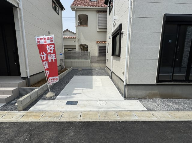 松戸市西馬橋３丁目新築戸建【馬橋小学校：7分】の駐車場|1号棟駐車スペース・並列2台駐車可