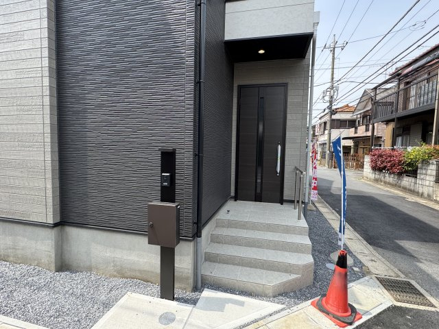 松戸市西馬橋３丁目新築戸建【馬橋小学校：7分】のエントランス|エントランス・玄関ポーチ