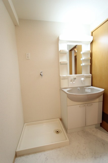 ルーチェ（ＬＵＣＥ）の洗面所|脱衣スペースもあります