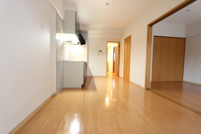 ルーチェ（ＬＵＣＥ）の内装|明るい色調の室内です