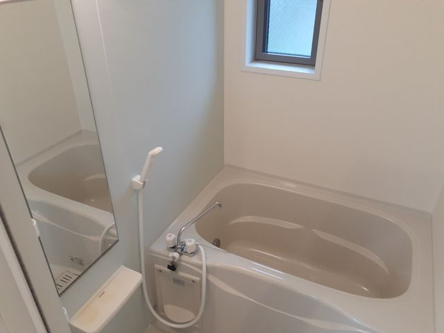 ガーデンハウス茂原Ⅳの浴室