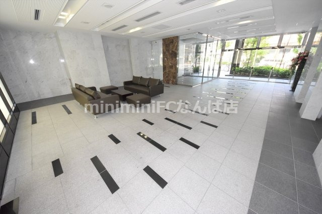 リーガルあみだ池新町のエントランス