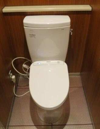 サンブリヂ小川町ビルのトイレ|落ち着いた色調のトイレです