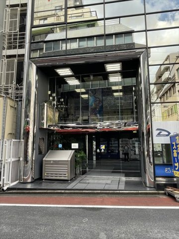 サンブリヂ小川町ビルのエントランス|建物の内部です