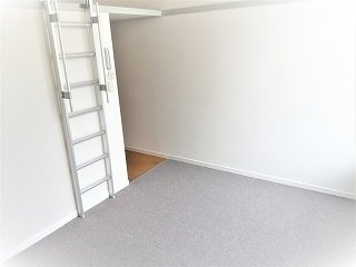 レオパレス夢２番館の居間・リビング|ゆったりとしたリビングです