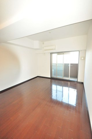 大阪市都島区中野町１丁目の賃貸マンションの居間・リビング