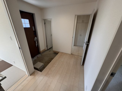 【玄関】 | リーブルガーデン．S　鴻巣新井　 | ２号棟現地玄関（2025年08月03日）撮影