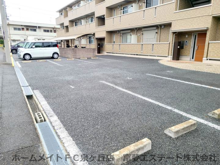 ヴィーブル伏尾の駐車場