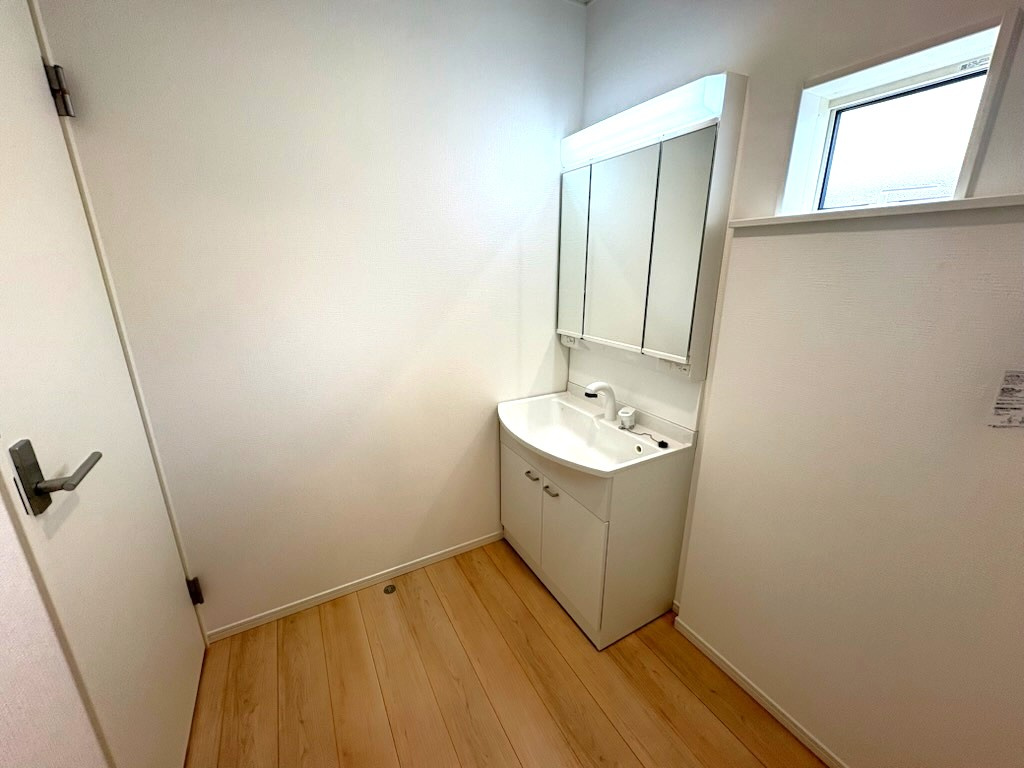 クレイドルガーデン和歌山市杭ノ瀬第３ ２号棟の独立洗面台|同仕様