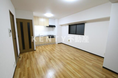 【居間・リビング】 | グランドール東寺尾 | おしゃれなリビングです