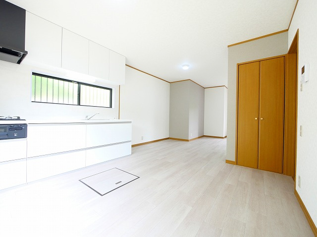 大和郡山市矢田町　戸建ての内装|明るい色調の室内です