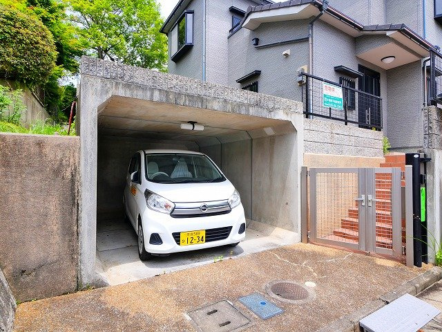 大和郡山市矢田町　戸建ての駐車場|駐車場に車を止められます