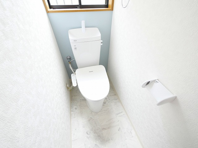 大和郡山市矢田町　戸建てのトイレ|落ち着いた色調のトイレです