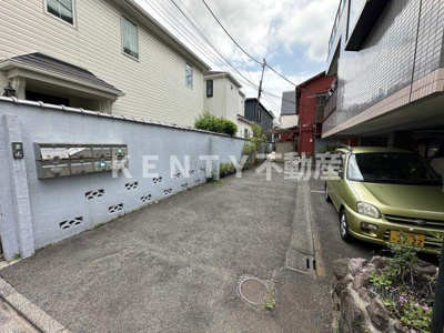 【エントランス】 | 栗山荘 | ゆとりのあるエントランスです