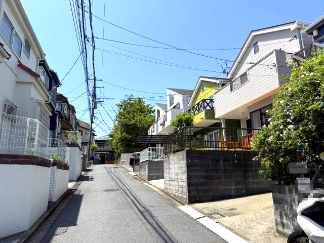 閑静な住宅街　「葉桜」分譲地内の前面道路含む現地写真|前面道路